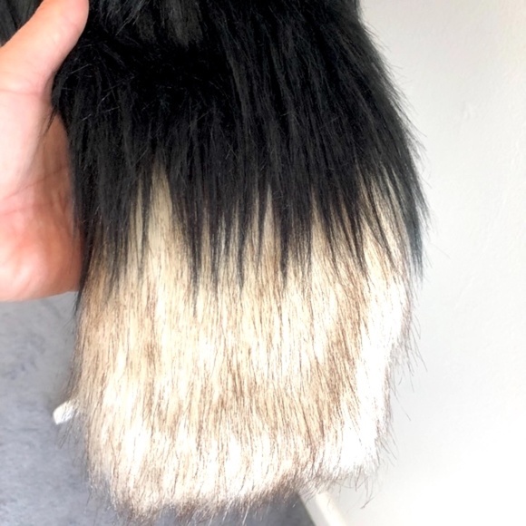 LF's Angel Biba Faux Fur Jacket NWT - Picture 3 of 5